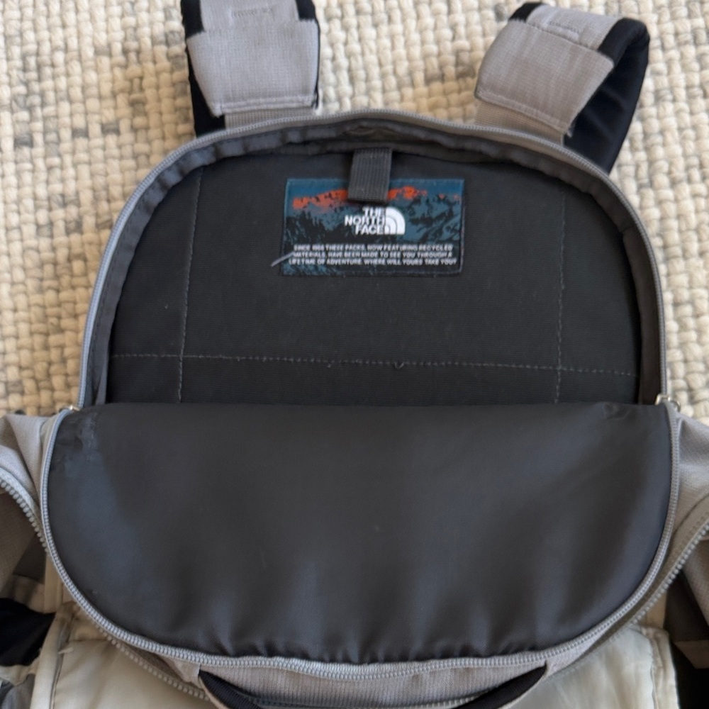 The North Face Borealis Gray and Black Backpack - Picture 6 of 9